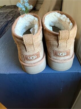 UGG kids 5 or Women’s 7.5!! Worn TWICE.